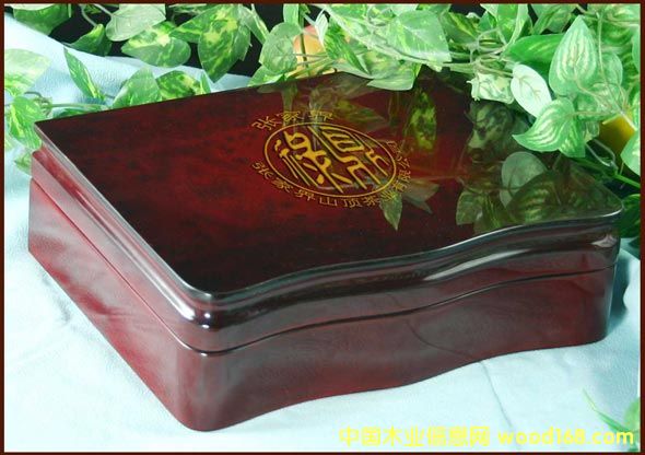 ����鿴�ߵ�ľ�Ʋ�Ҷ�зŴ�ͼƬ