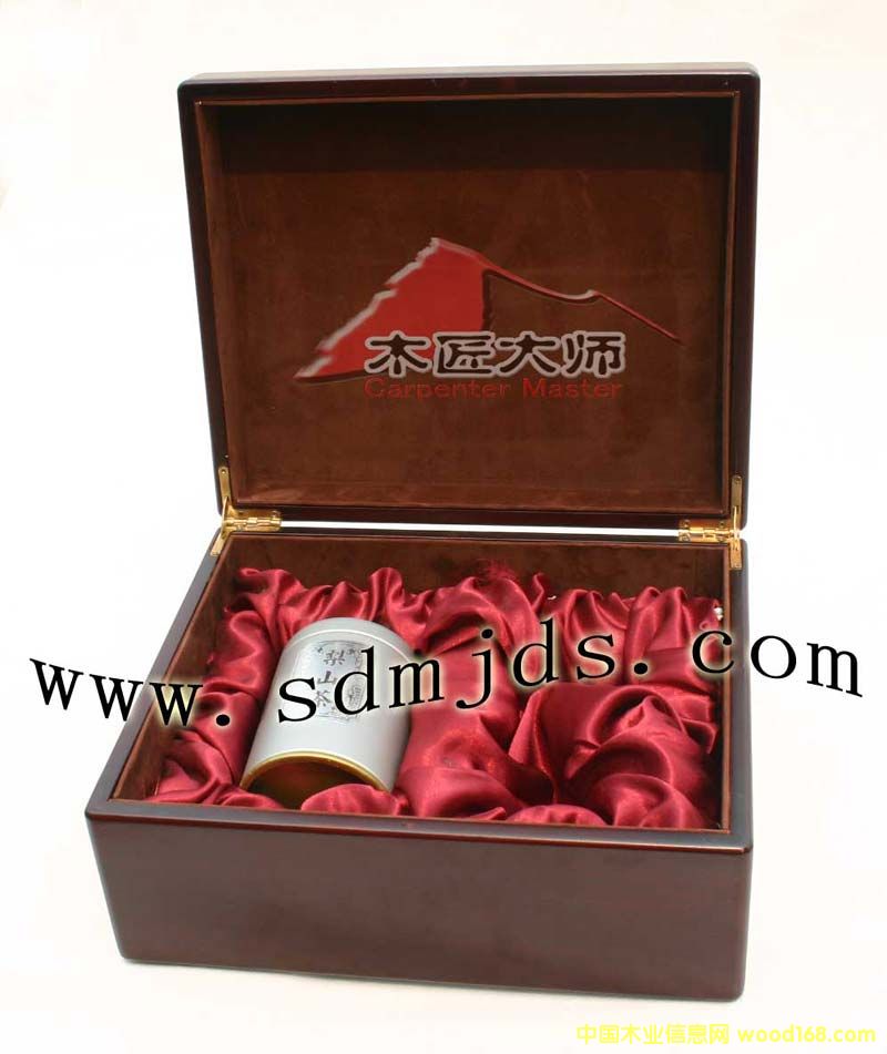 ����鿴�ߵ�ľ�Ʋ�Ҷ�зŴ�ͼƬ