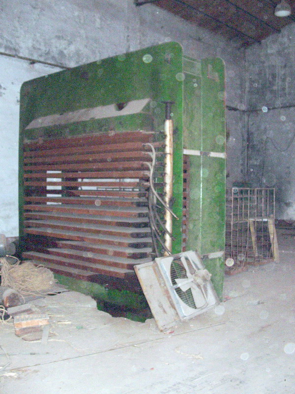 4��8 ��15����ѹ��