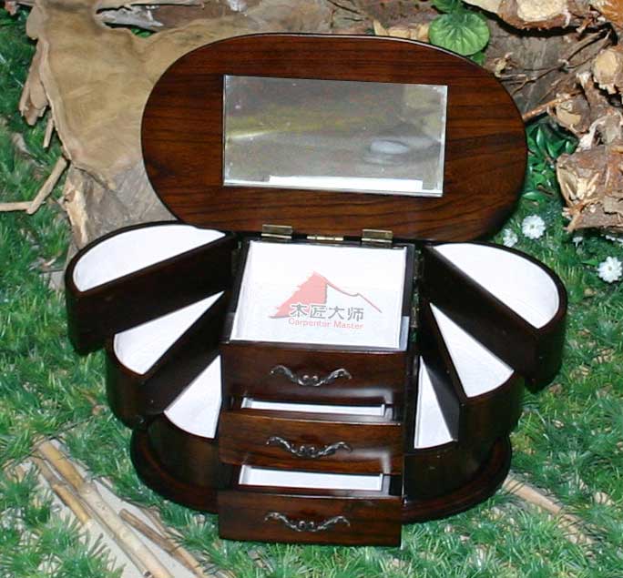 �鱦�У����κУ�����