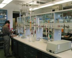 CHEMICAL RESISTANT LAMINATEϸ