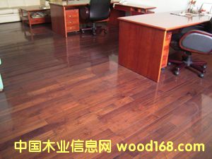 ����鿴�ں��Ҷ��ʵľ�ذ�Ŵ�ͼƬ