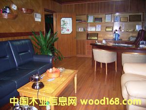 ����鿴������ľ�ذ�Ŵ�ͼƬ