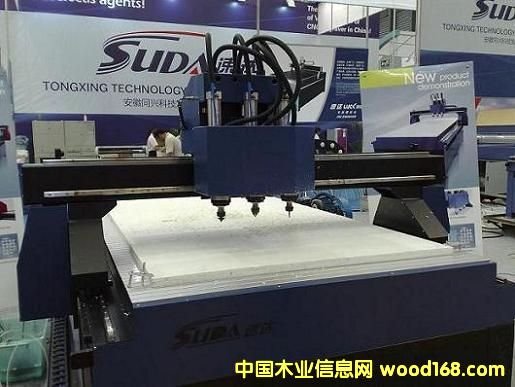 �ٴ�๤��ȫ�Զ��ӹ����ġ�ľ��ר��ȫ�Զ���̻�