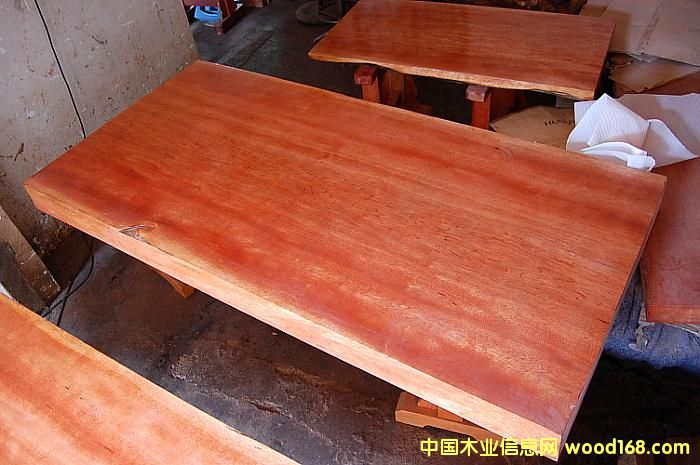 [��] Խ�ϲ�����ľ�칫̨����������� 2800Ԫ/��