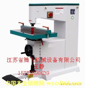 �����ڷɹ�Ӧľ����ϳ��