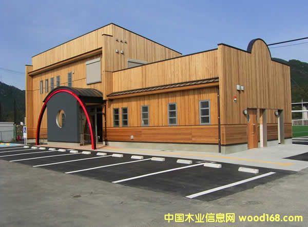 ˮ����˫�����ʵľ�ذ�Ч��