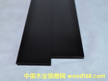 ��������ɫ��ľ