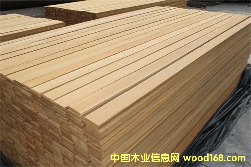 �����ľ�װ�