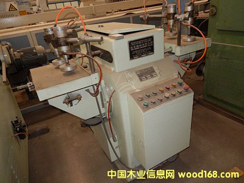 ̨����ةԲ龿�龻���ĸ����