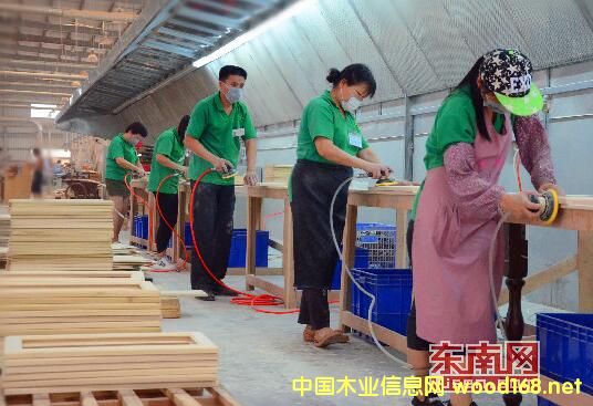 福建华安县华森家具生产忙 产品远销海内外-中