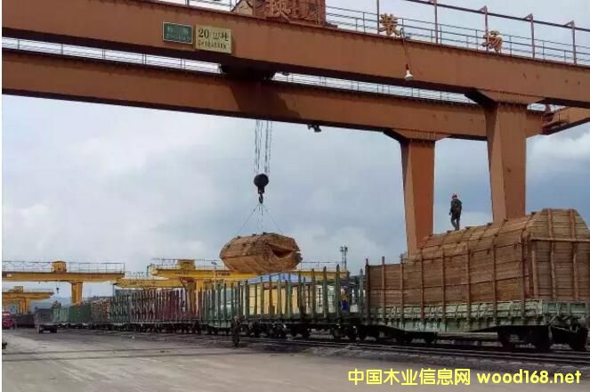 ��Һ���·�ڰ�ľ����ػ�װĿ����