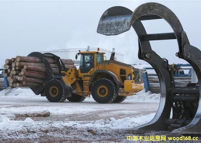 һ��ľ�ļӹ�����һ��Ա����ʻ��������Բľ