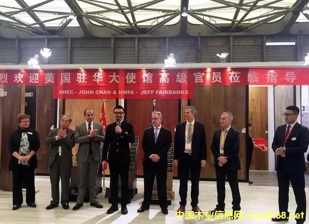 �����ذ�Ʒ���׽��й��г�